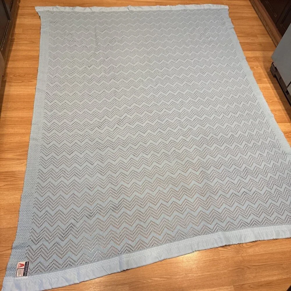 Vintage Moonweave Scotland Blue Cellular Blue Blanket Satin Trim‎  Acrylic 70x88